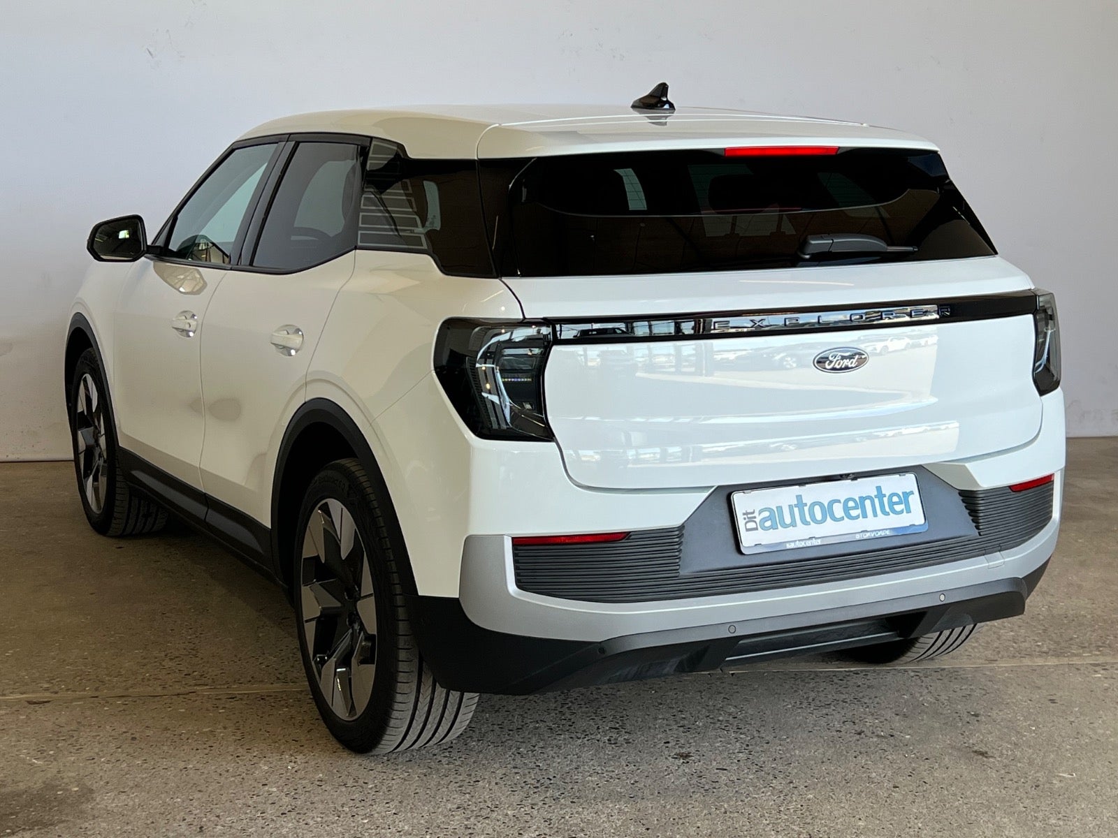 Ford Explorer Premium Extended Range AWD