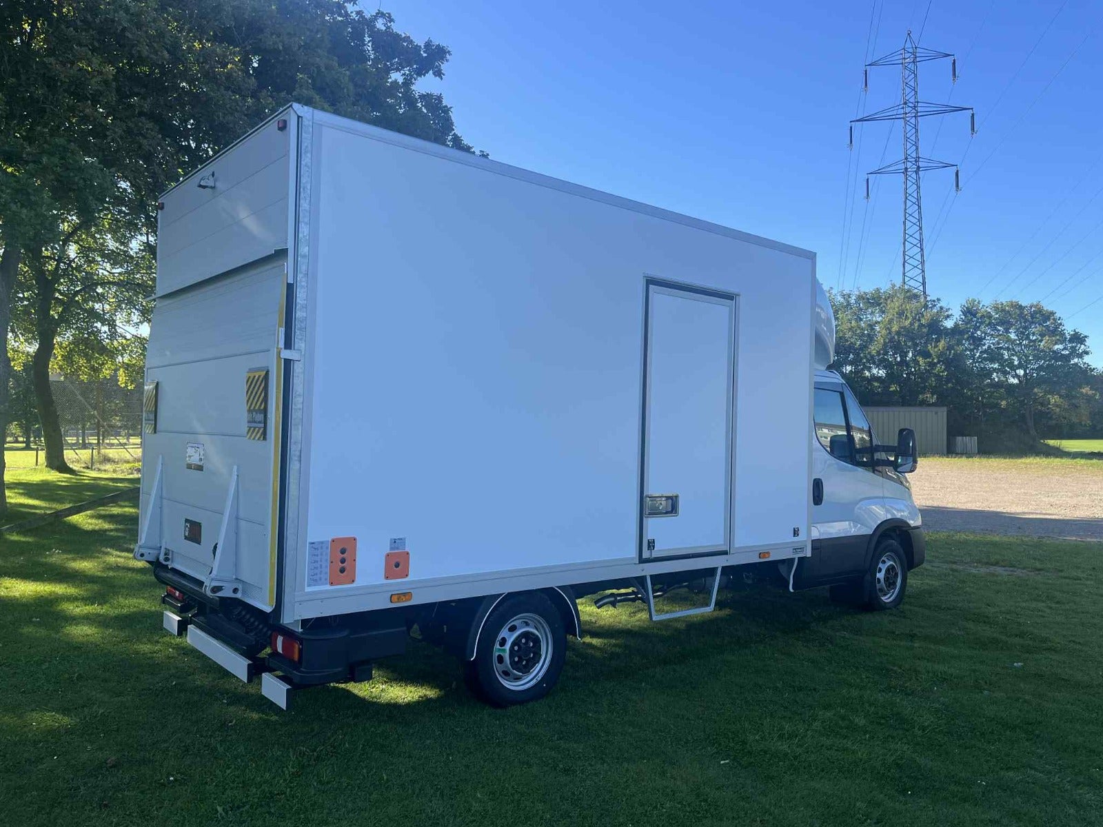 Billede af Iveco Daily 2,3 35S16 4100mm Alukasse m/lift AG8