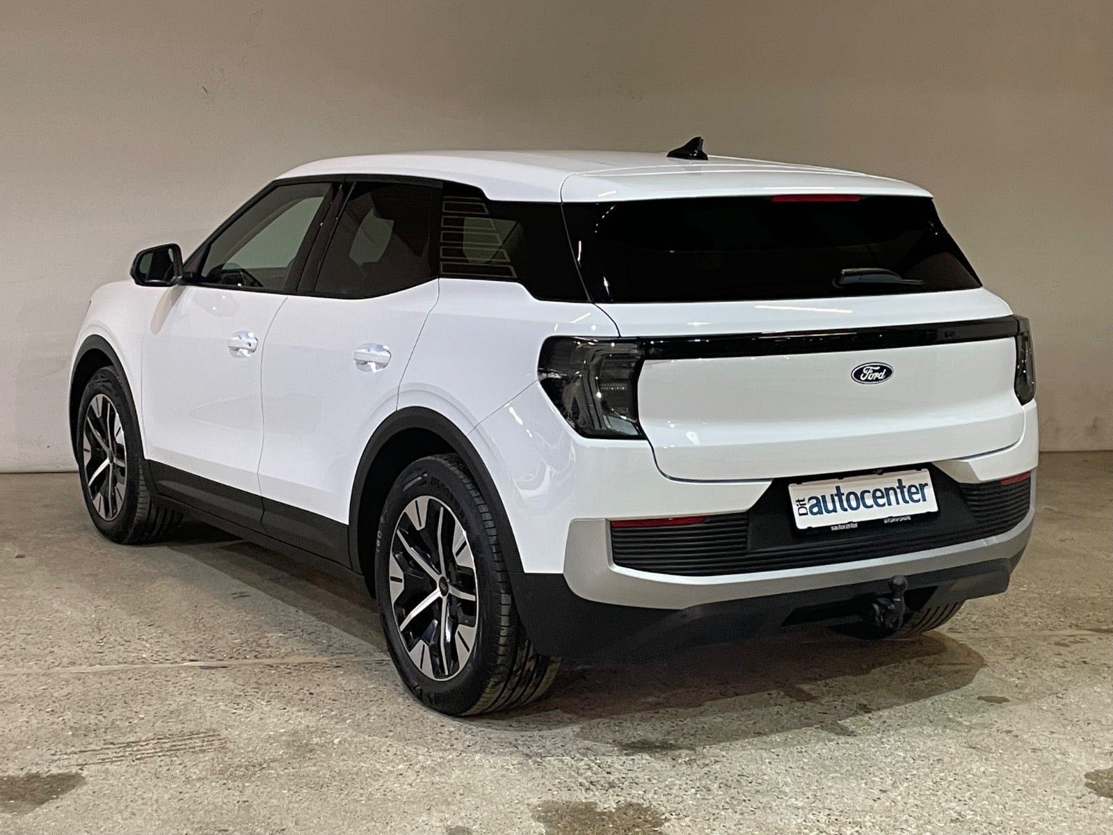 Ford Explorer Select Extended Range