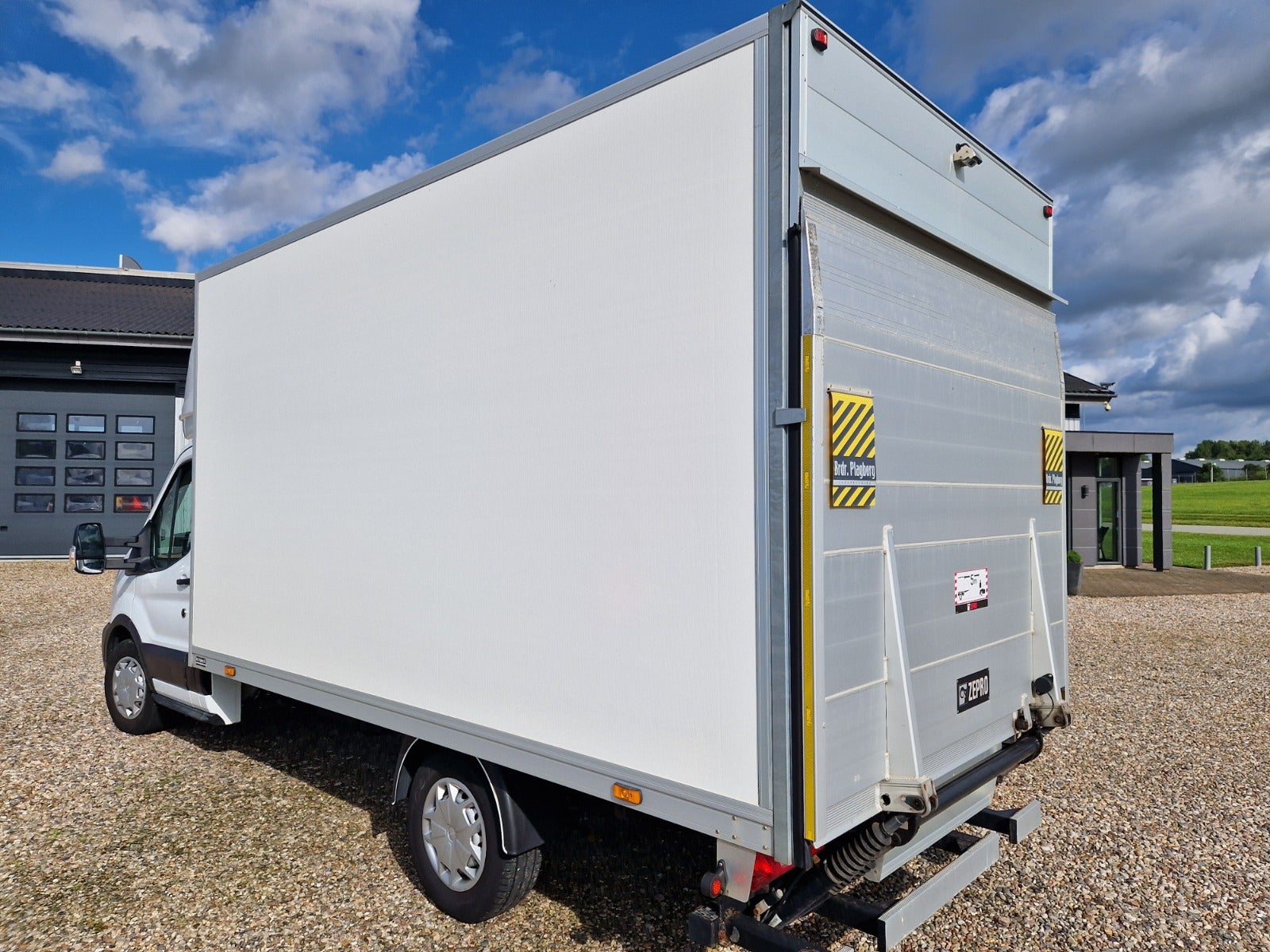 Billede af Ford Transit 350 L3 Chassis 2,0 TDCi 170 Alukasse m/lift aut. FWD