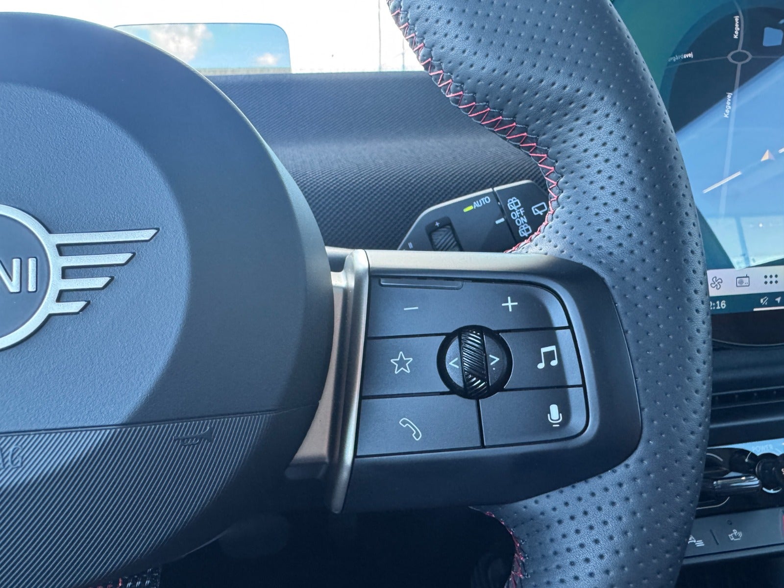 MINI Cooper SE JCW Trim XL 3d - 18