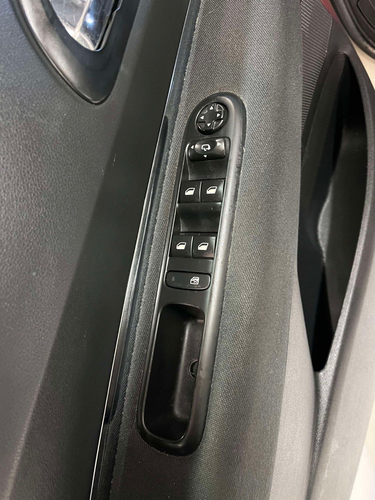 Billede af Peugeot 5008 1,6 BlueHDi 120 Allure 7prs