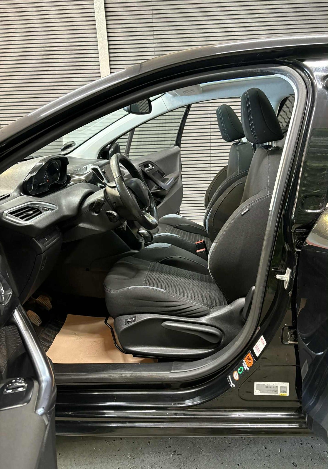 Billede af Peugeot 208 1,2 VTi Allure Sky