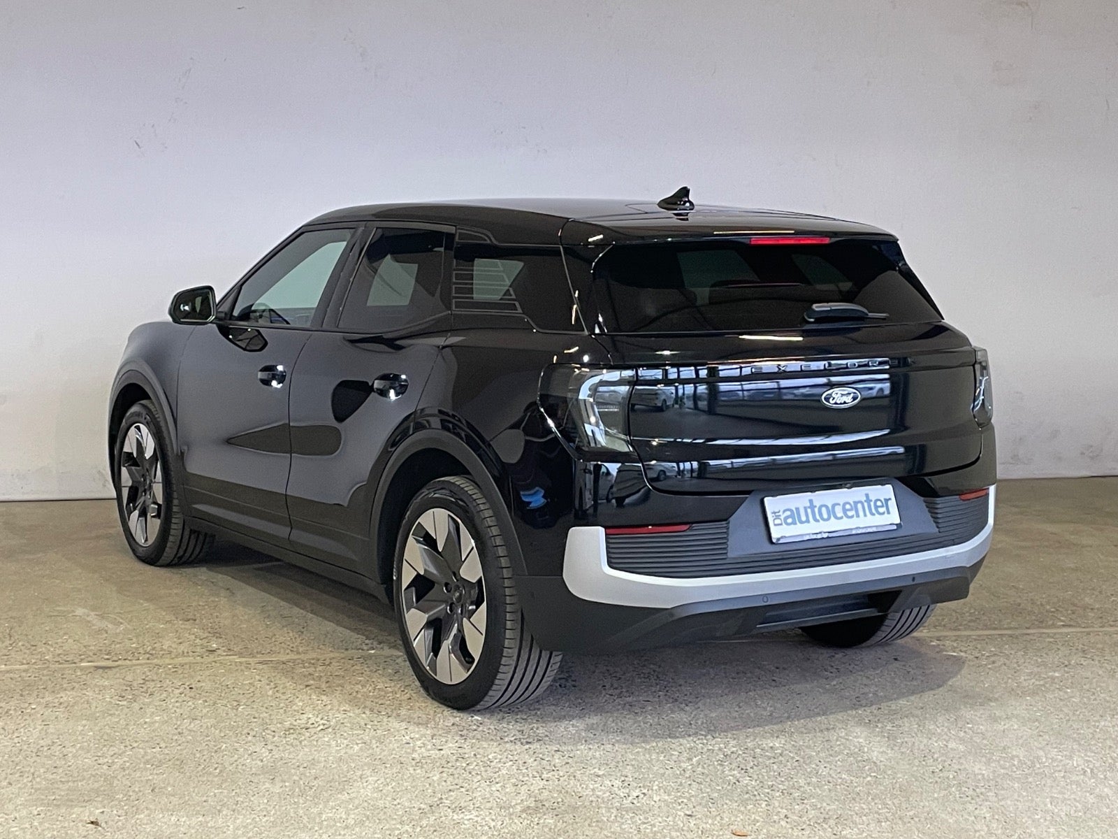 Ford Explorer Premium Extended Range AWD
