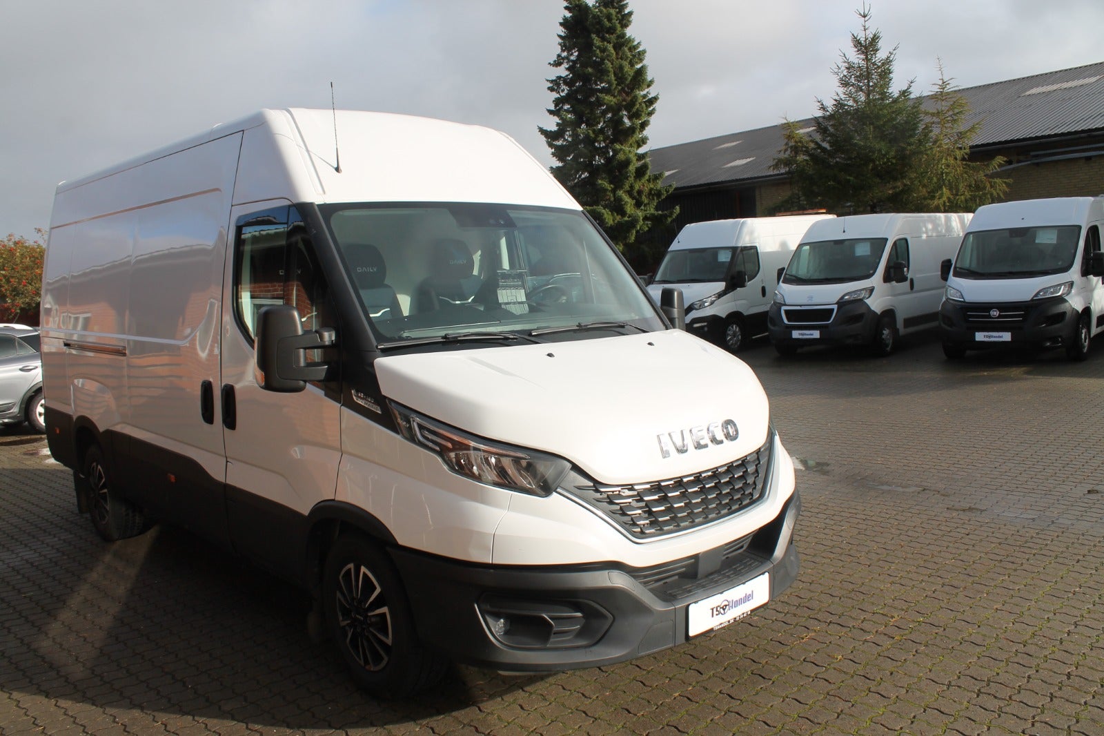 Iveco Daily 35S18 12m³ Van AG8