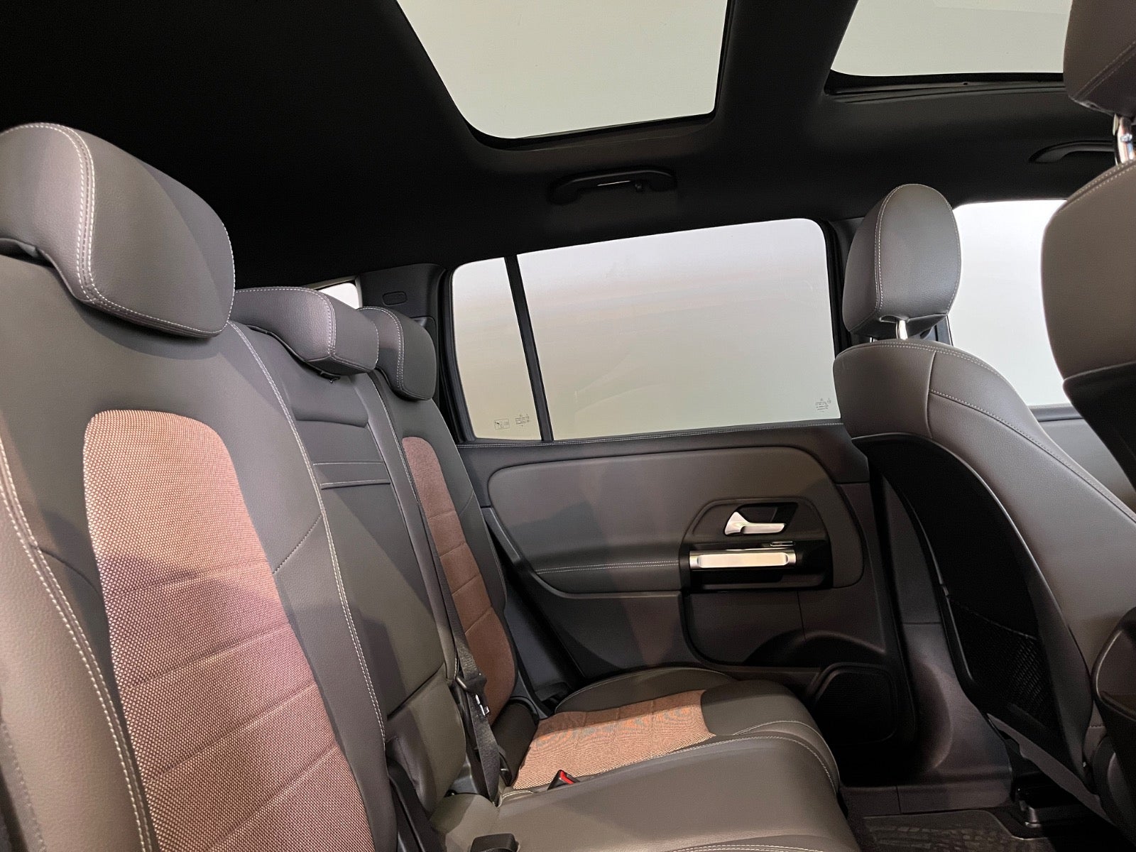 Mercedes EQB250 Electric Art