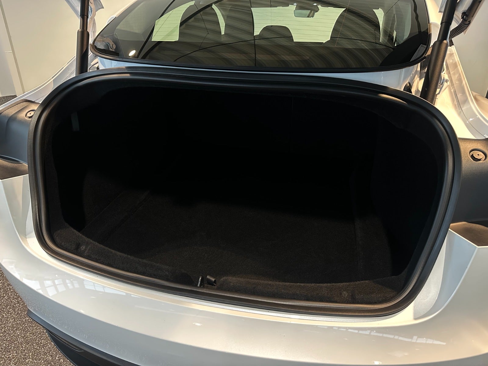 Tesla Model 3 RWD 4d - 11