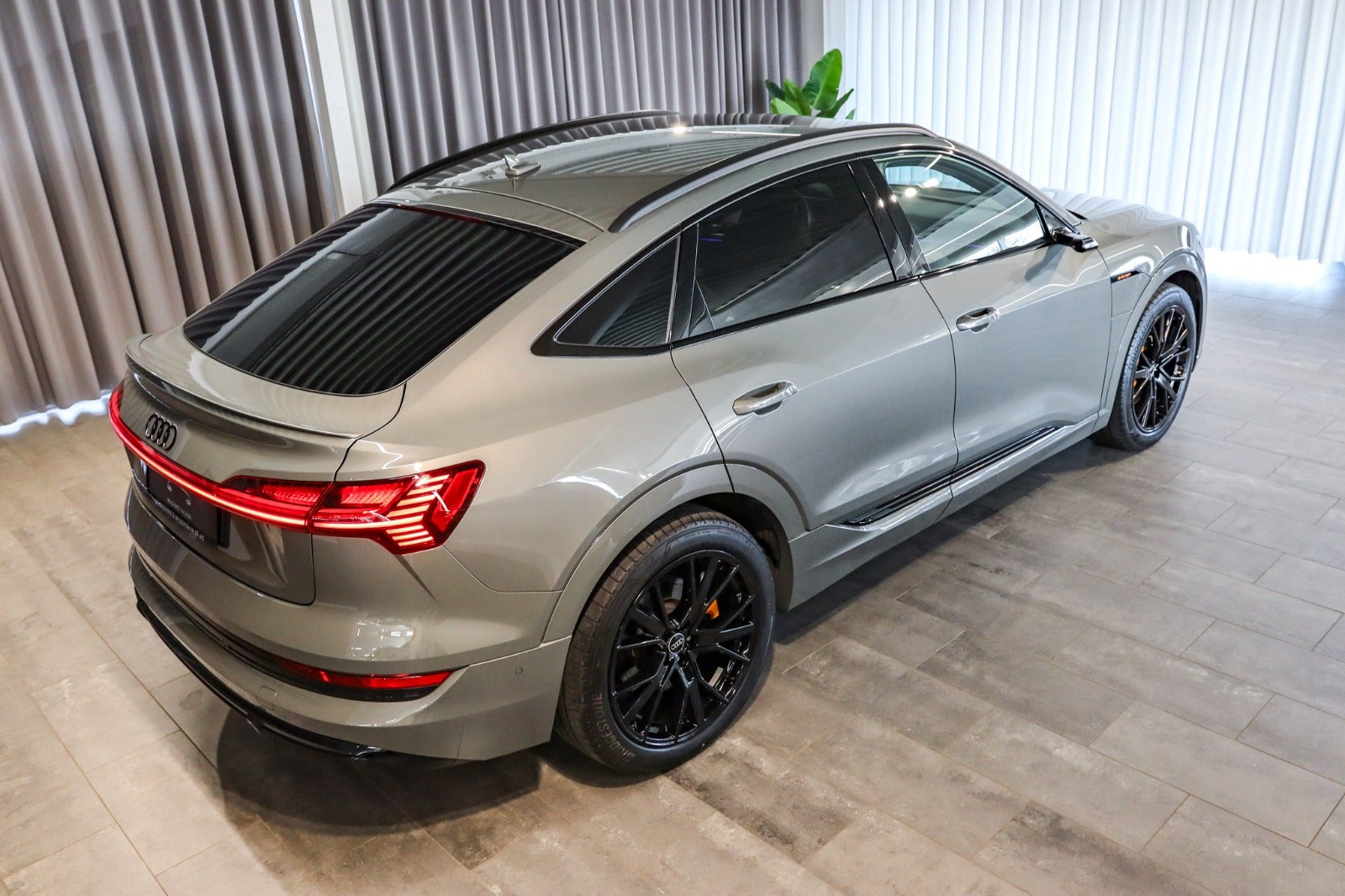 Billede af Audi e-tron 55 S-line Sportback quattro