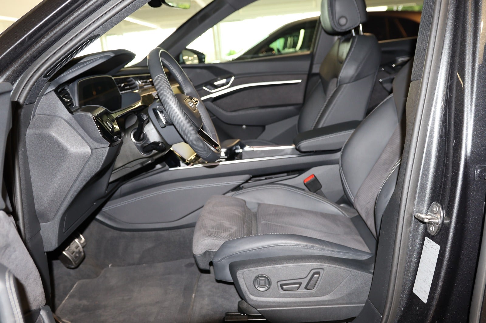 Billede af Audi Q8 e-tron 55 S-line Sportback quattro