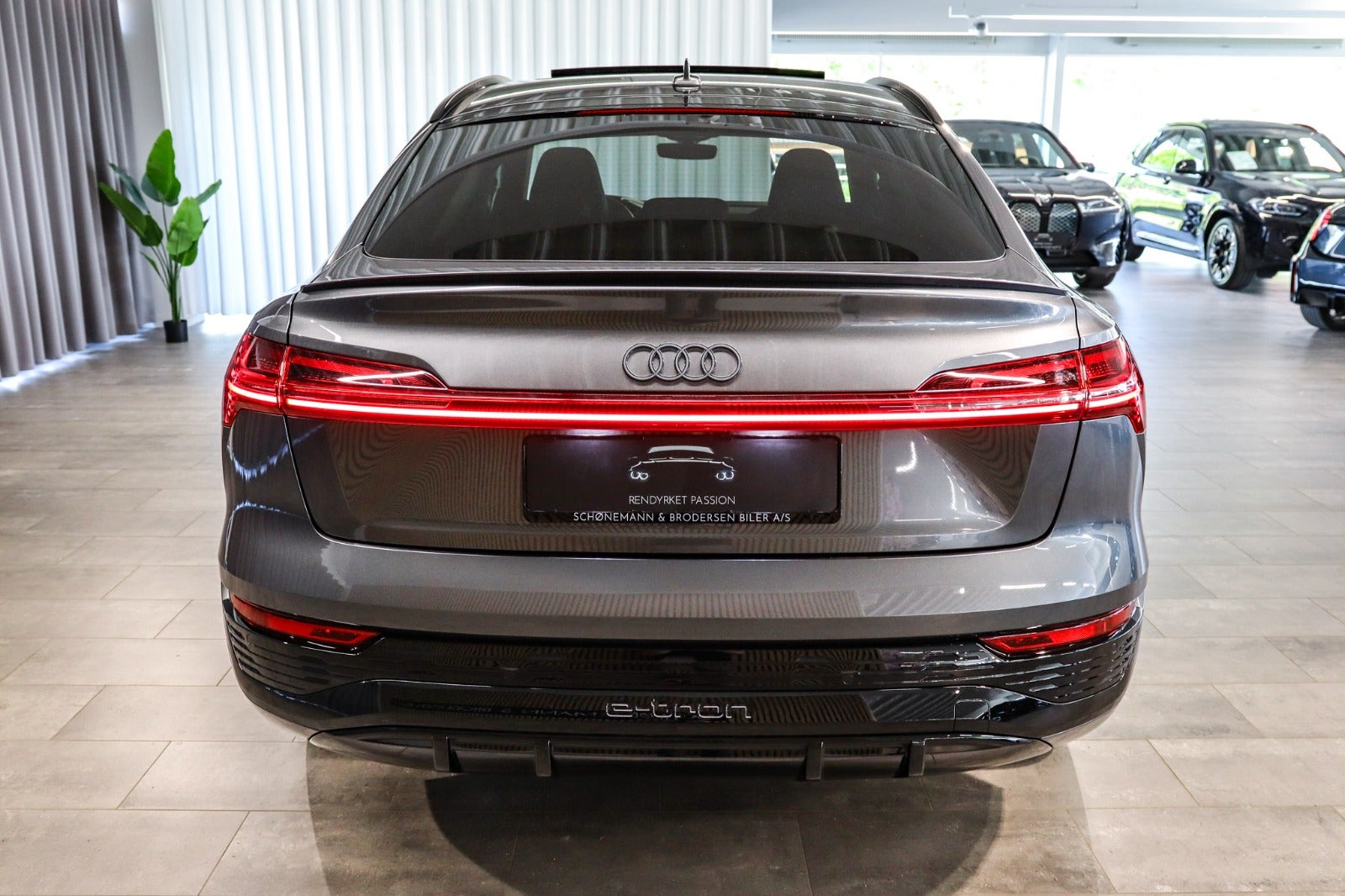 Billede af Audi Q8 e-tron 55 S-line Sportback quattro