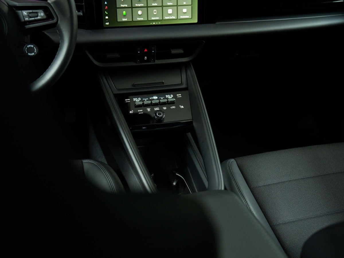 Gallery image 14 of 18