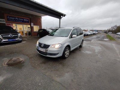 VW Touran 2,0 TDi 140 Highline DSG 7prs 5d