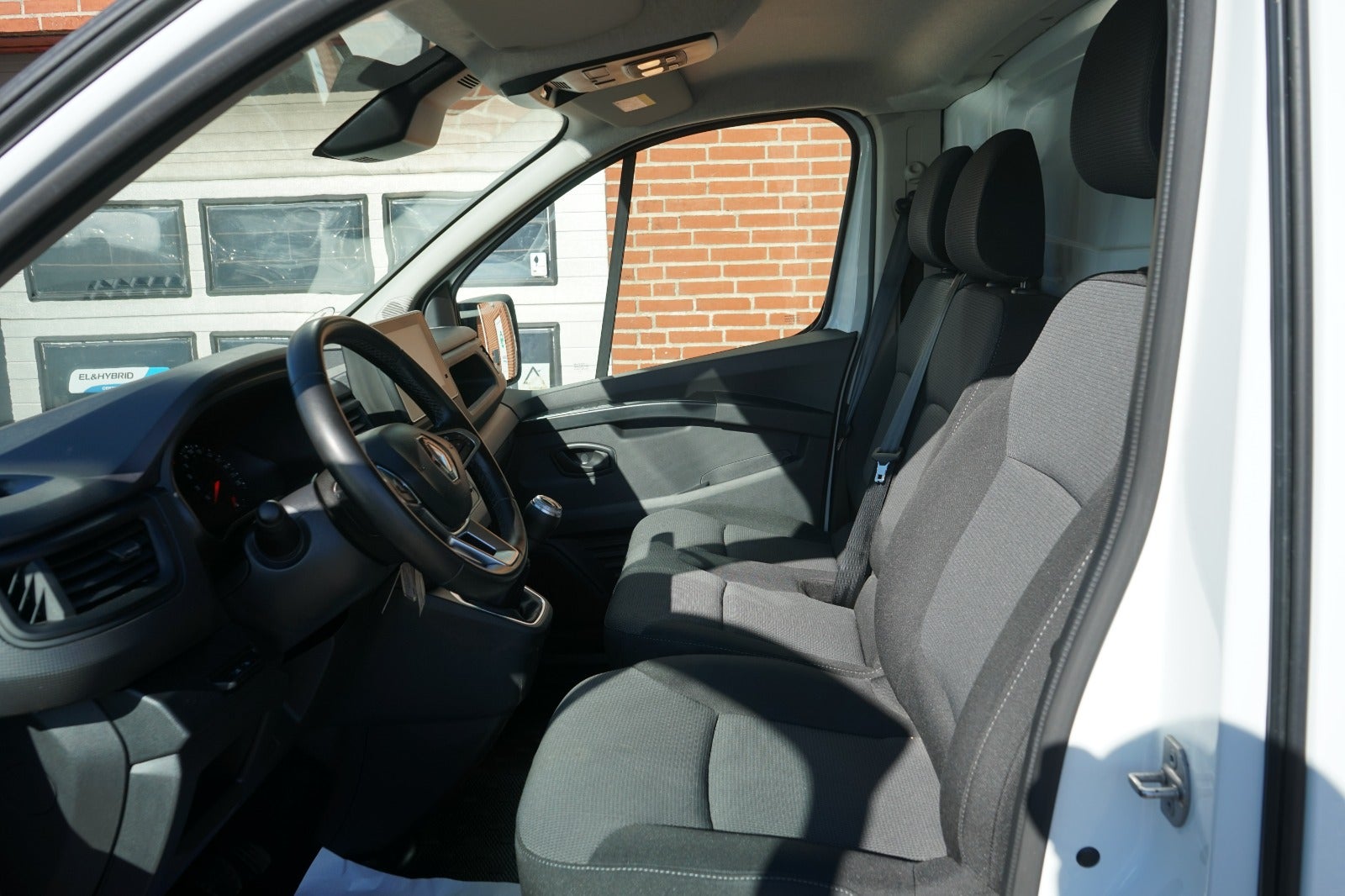 Billede af Renault Trafic 2,0 dCi 130 L2H1 Tekno