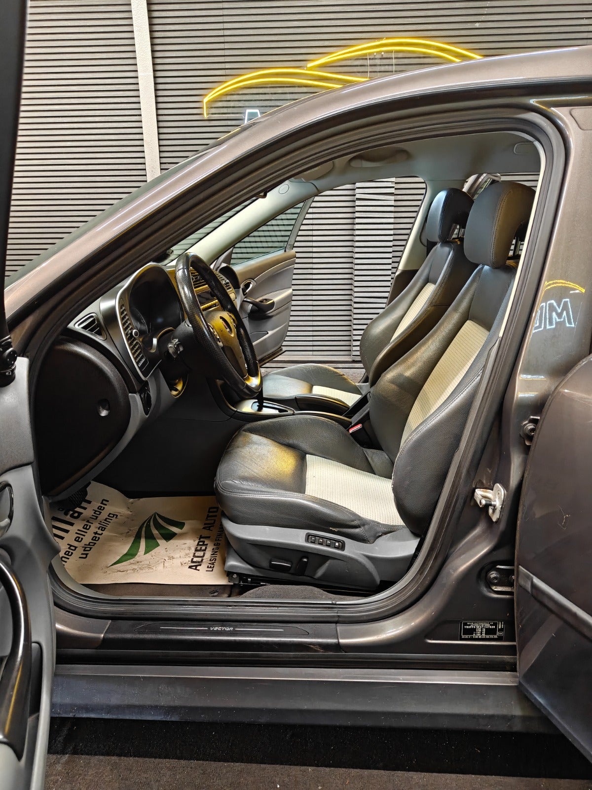 Billede af Saab 9-3 1,9 TiD 150 Vector SportCombi aut.