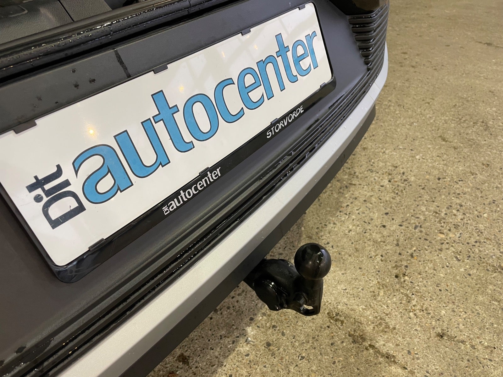 Ford Explorer Premium Extended Range