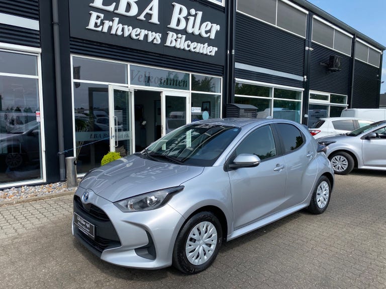 Toyota Yaris Hybrid Essential Comfort e-CVT Van