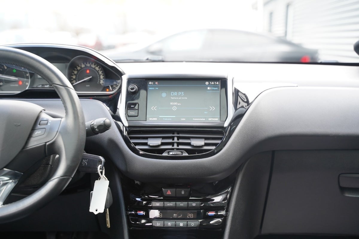 Billede af Peugeot 208 1,5 BlueHDi 100 Signature Sky