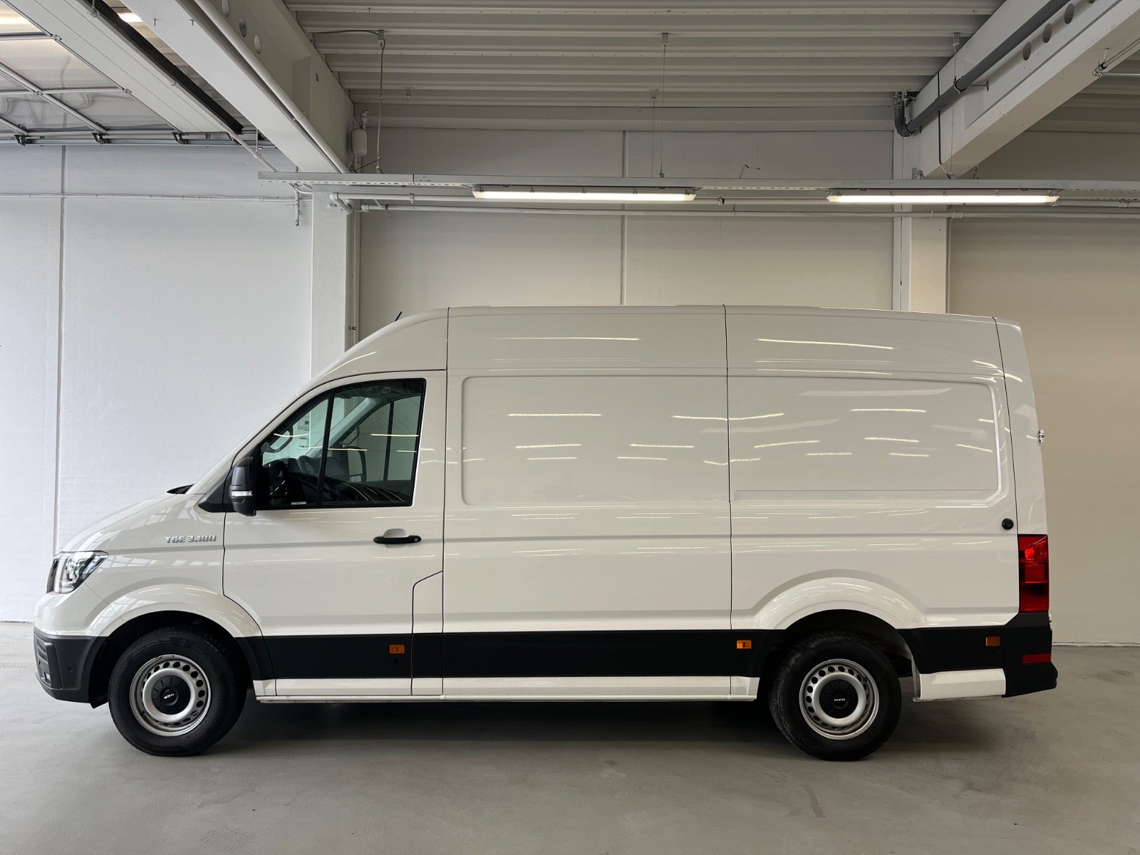 Billede af MAN TGE 2,0 3.180 Kassevogn L3H3 aut. FWD