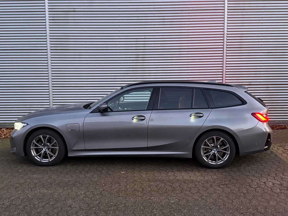 BMW 330e Touring M-Sport aut. billede 2