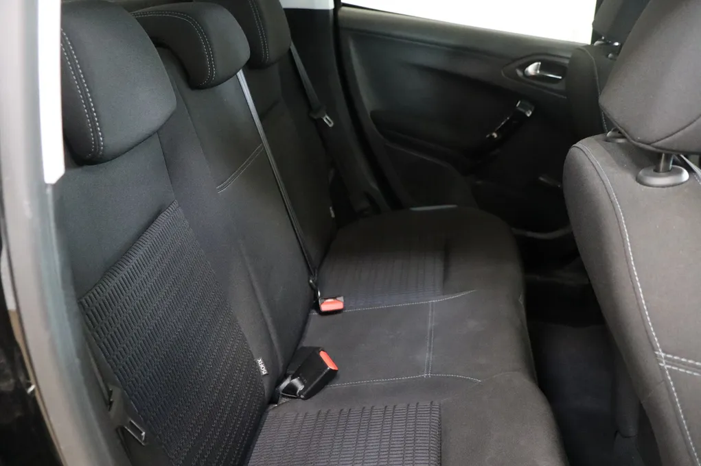 Peugeot 208 VTi Allure Sky