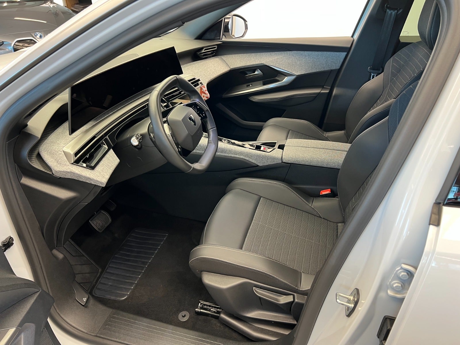 Billede af Peugeot e-3008 77 Allure