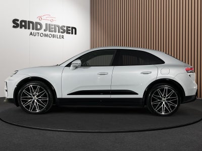 Porsche Macan Turbo Van