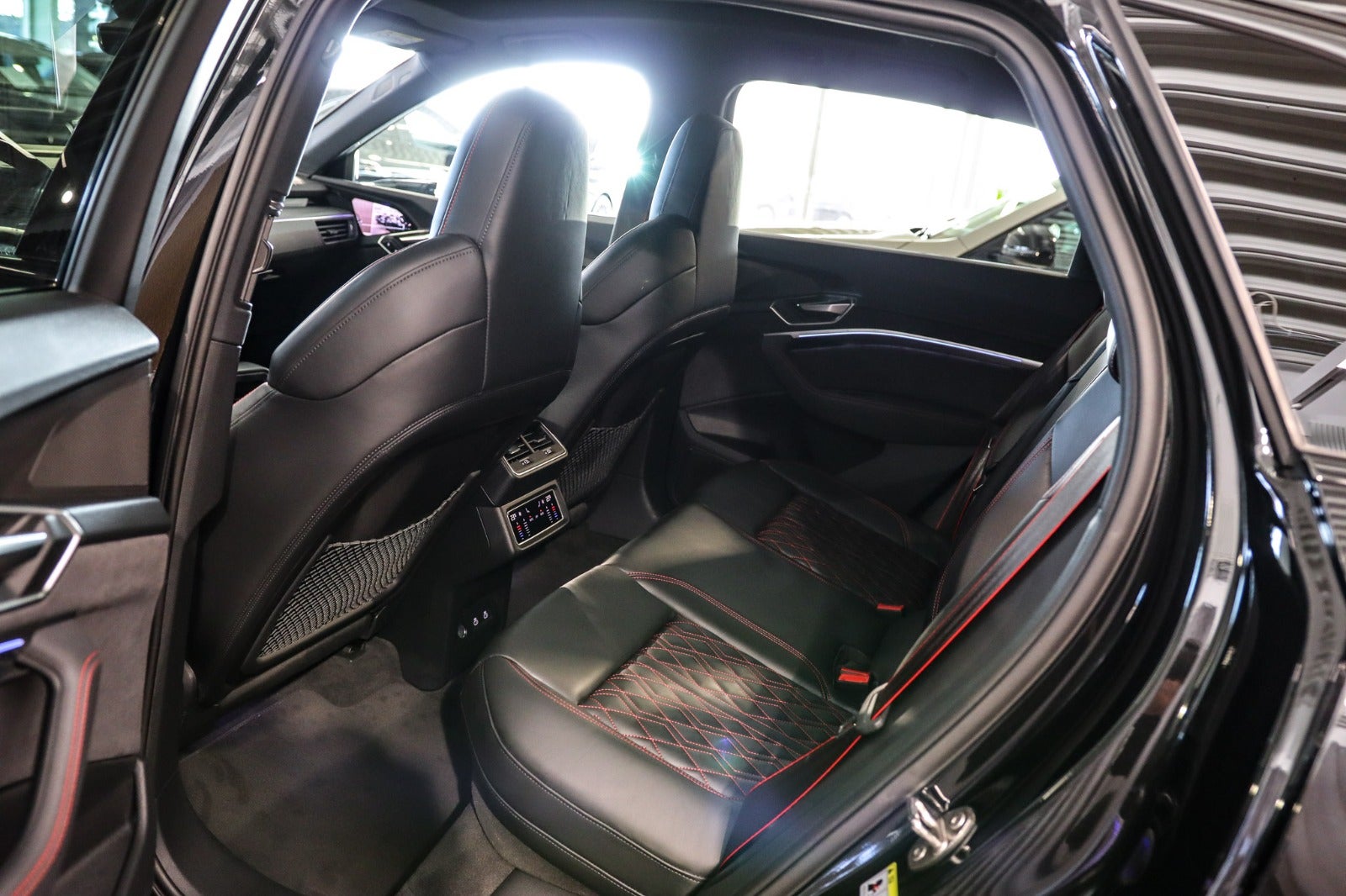 Billede af Audi Q8 e-tron 55 S-line Black Edition quattro