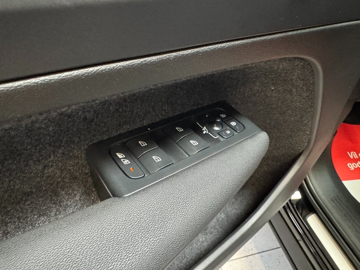Volvo XC40 P6 ReCharge Core