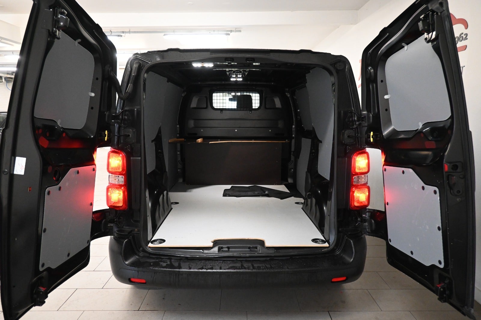 Peugeot Expert BlueHDi 115 L2 Plus Van
