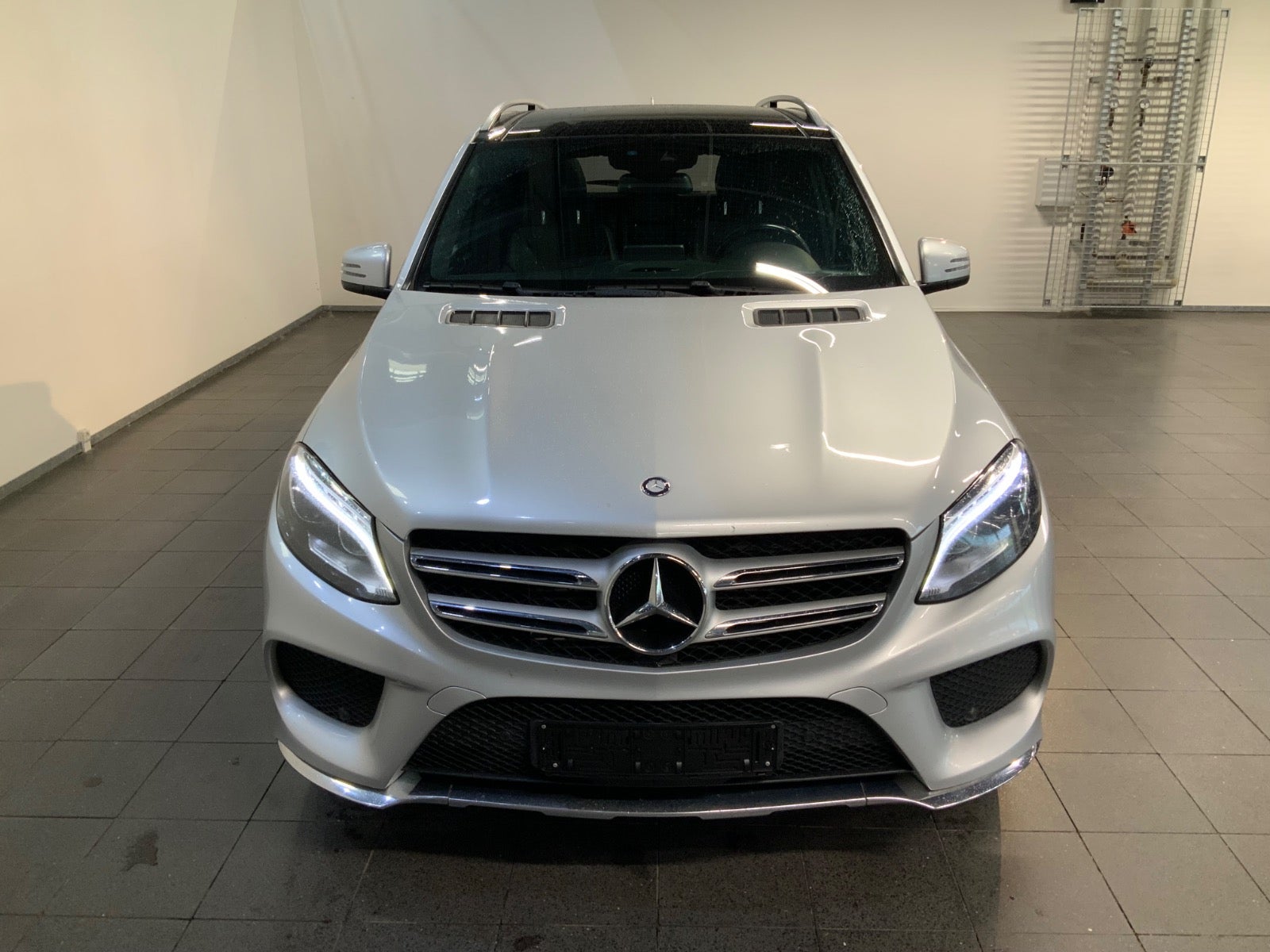 Mercedes-Benz GLE 350 d (2/8)