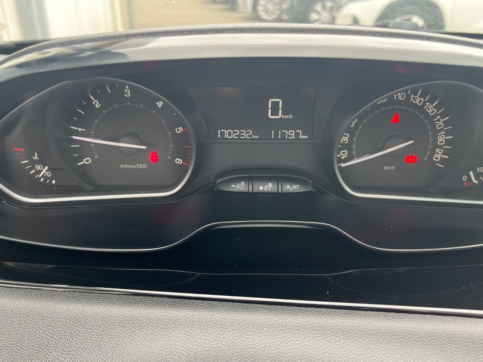 Billede af Peugeot 208 1,5 BlueHDi 100 Allure Sky