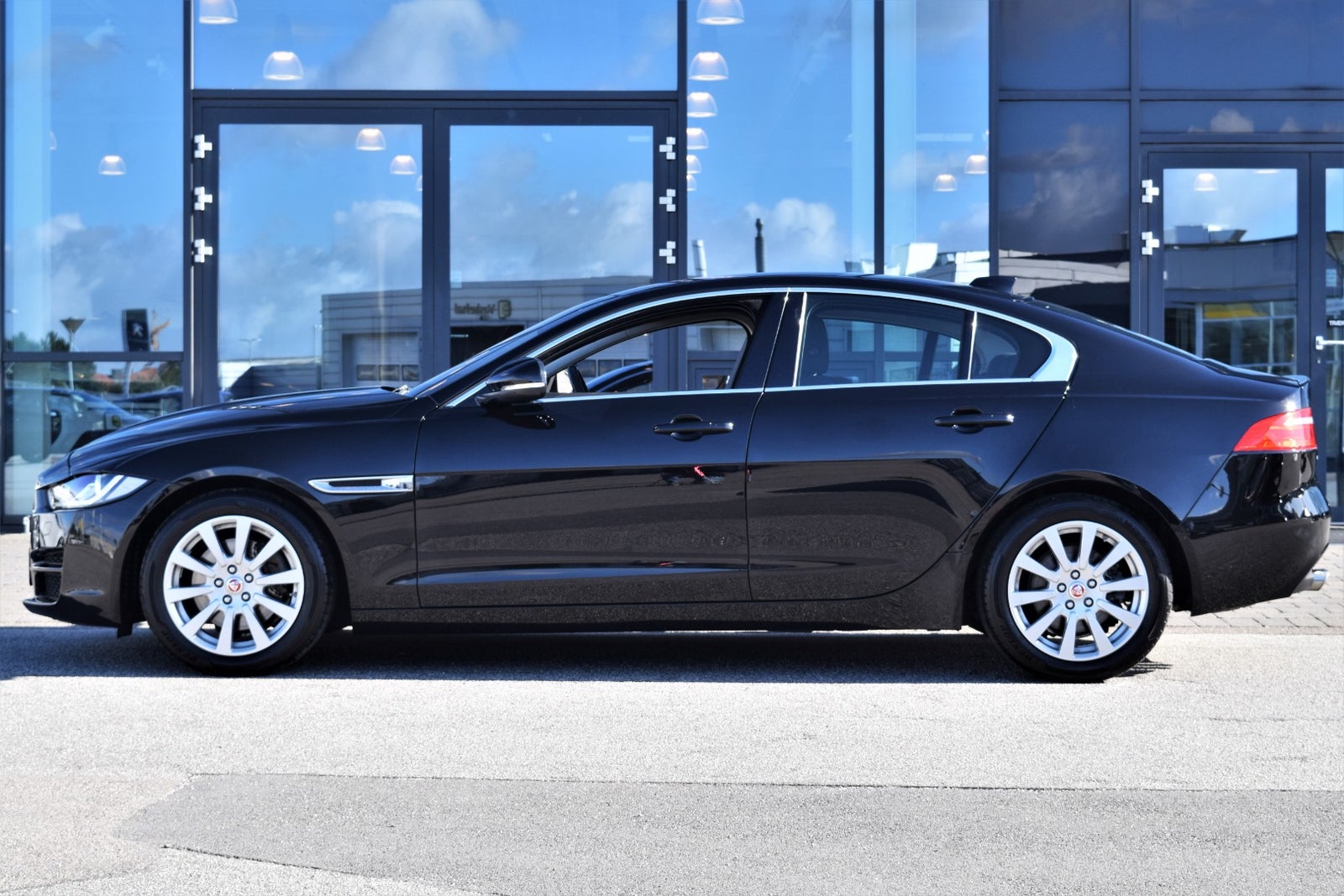 Jaguar XE D180 Prestige aut. Jaguar XE D180 Prestige aut.