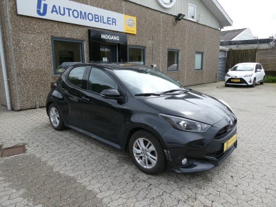 Toyota Yaris Hybrid Active e-CVT Van