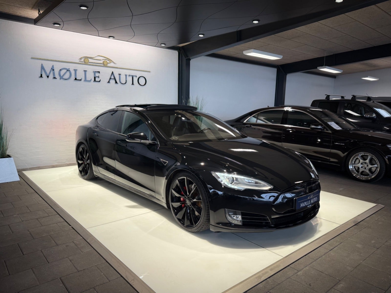 Tesla Model S  85