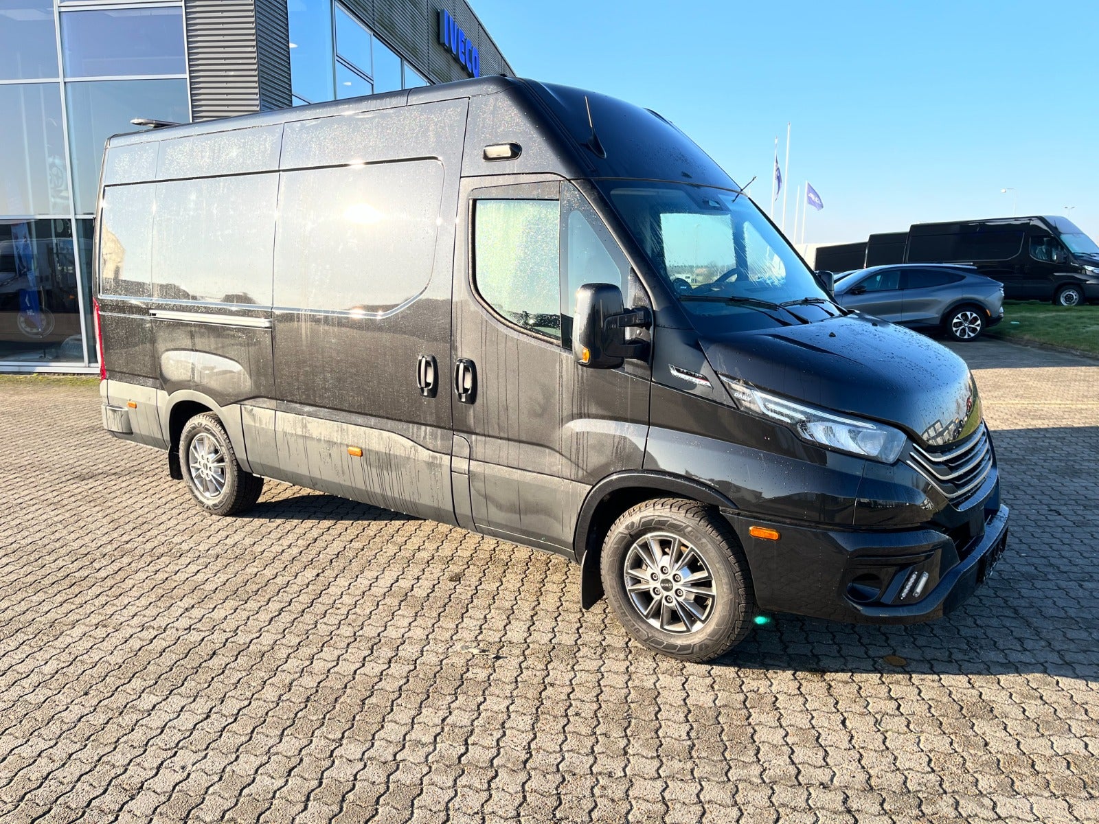 Billede af Iveco Daily 3,0 35S18 12m³ Van AG8