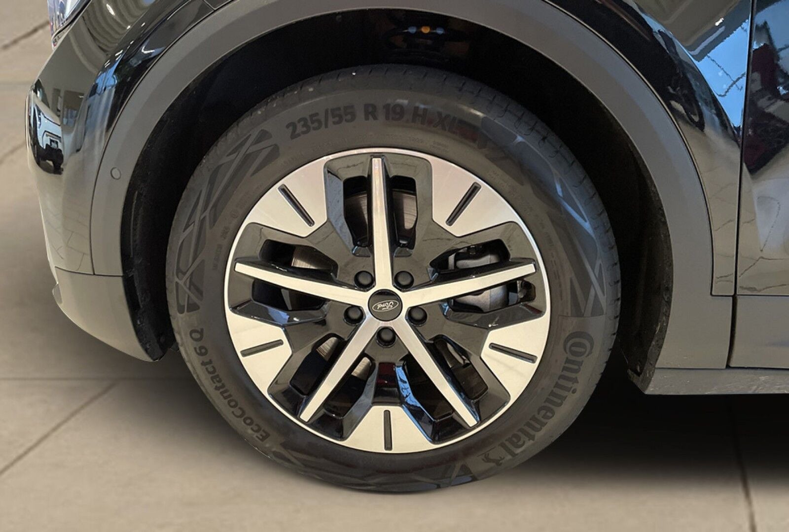 Ford Explorer Select Extended Range