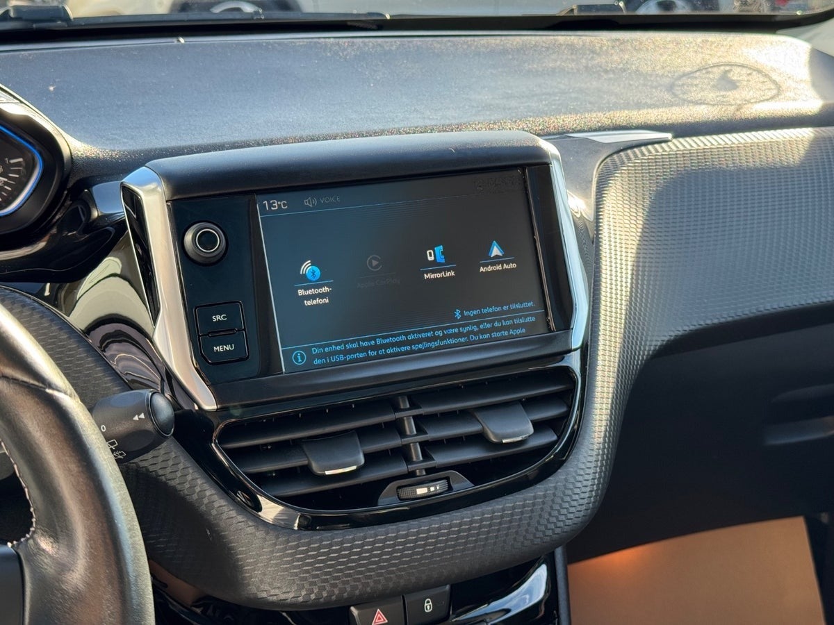 Billede af Peugeot 2008 1,6 BlueHDi 100 Allure Sky