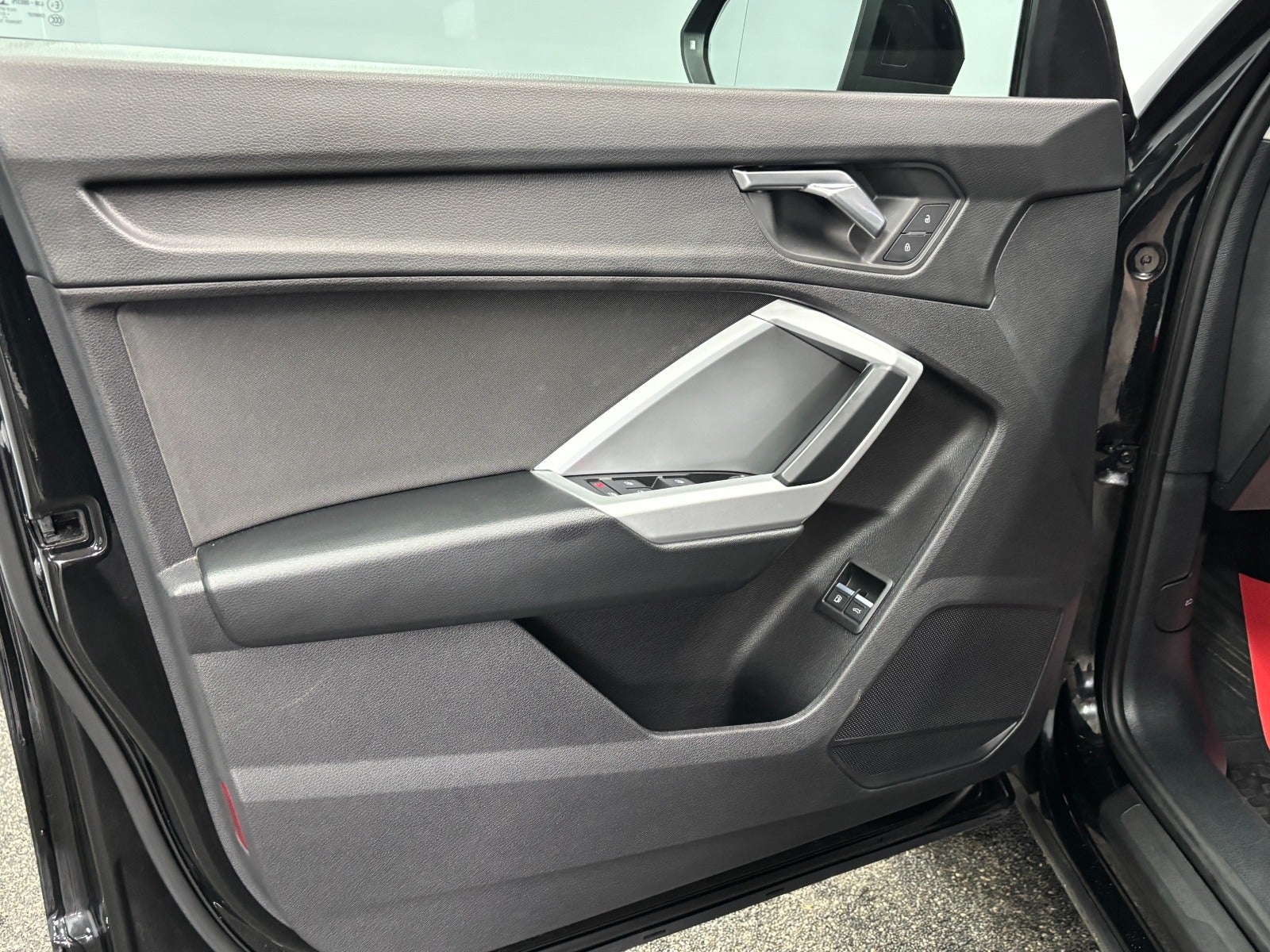 Billede af Audi Q3 45 TFSi e Attitude plus S-tr.
