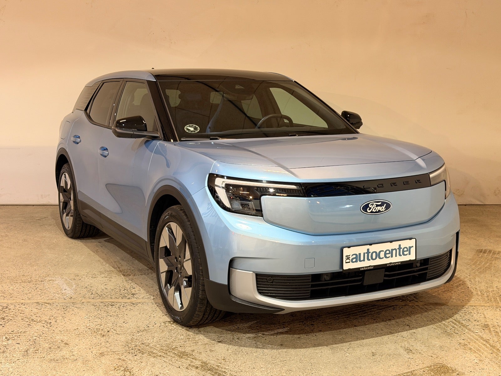 Ford Explorer Premium Extended Range