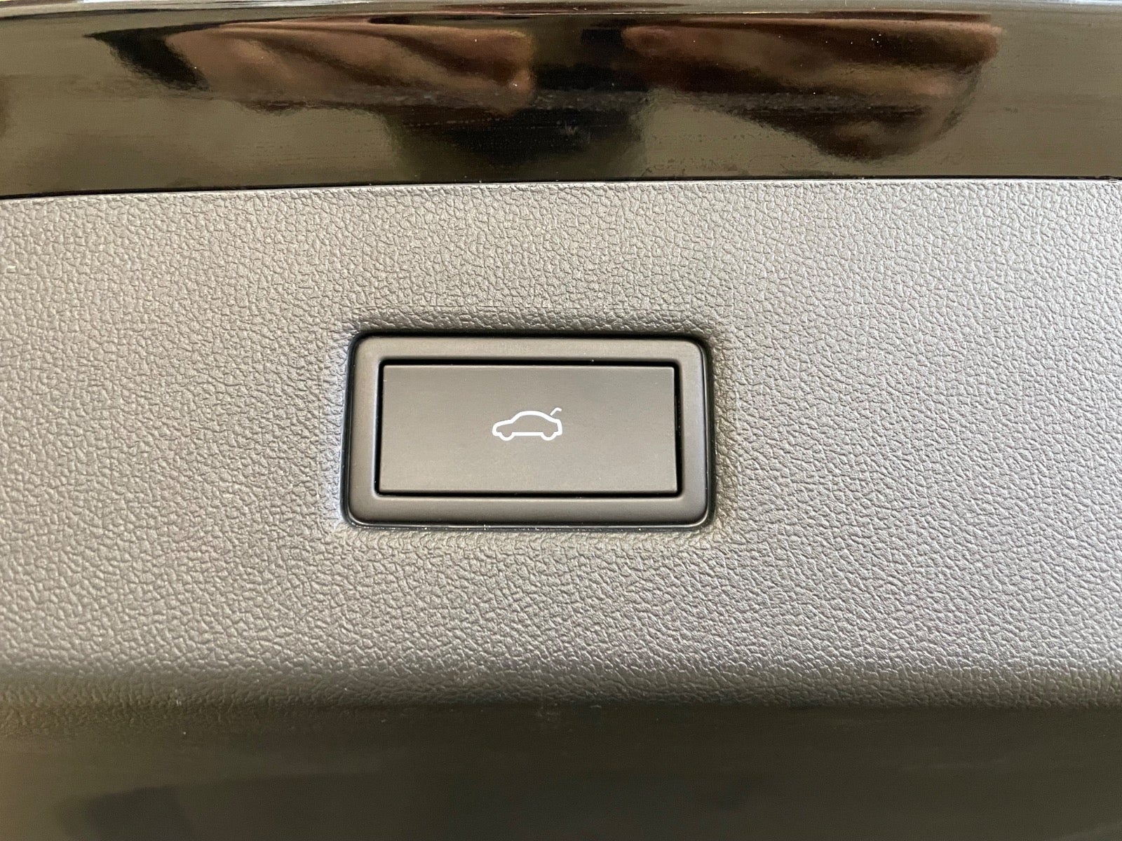 Ford Explorer Premium Extended Range AWD