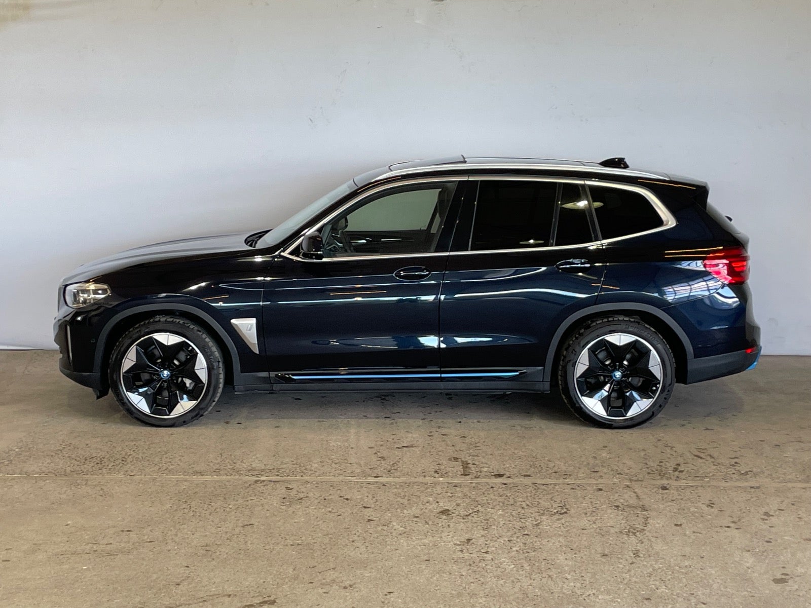 BMW iX3 Charged Plus