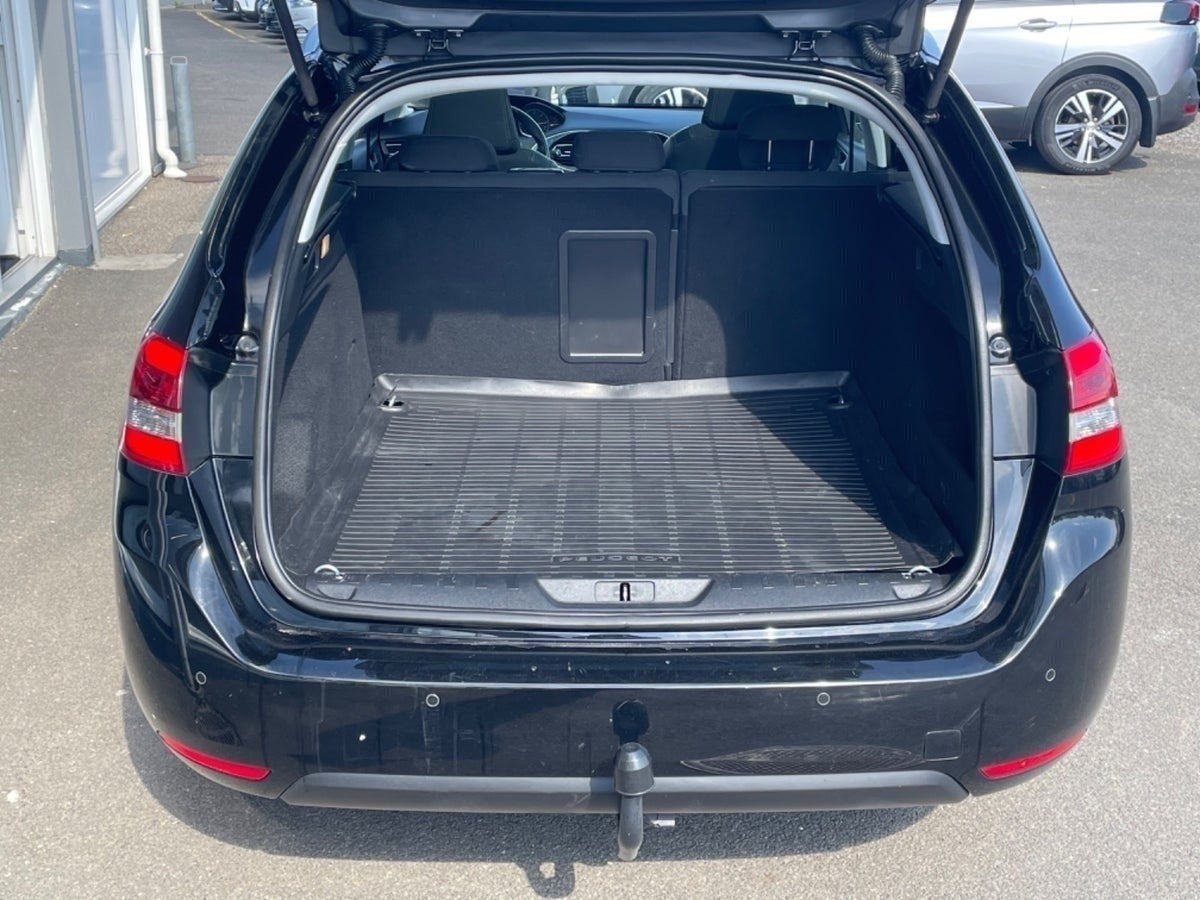 Billede af Peugeot 308 1,6 BlueHDi 120 Allure Sky SW