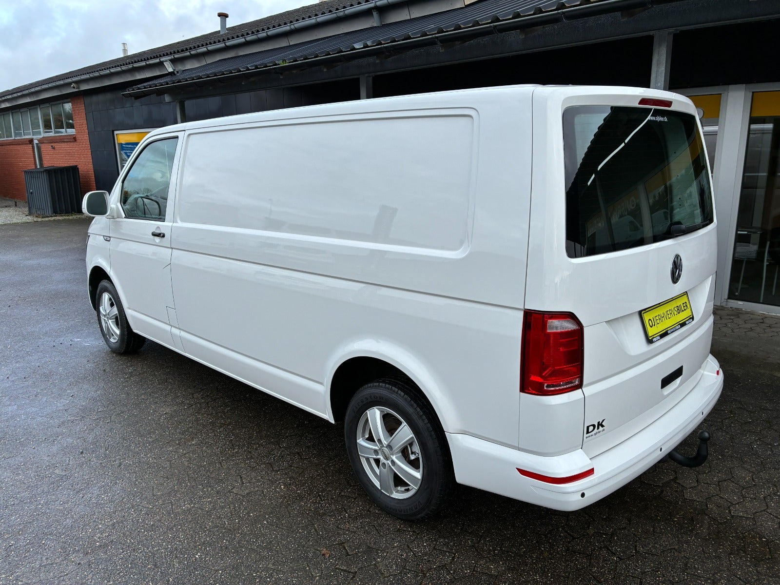 VW Transporter TDi 102 Kassevogn lang
