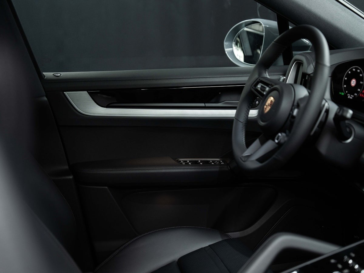 Gallery image 17 of 18