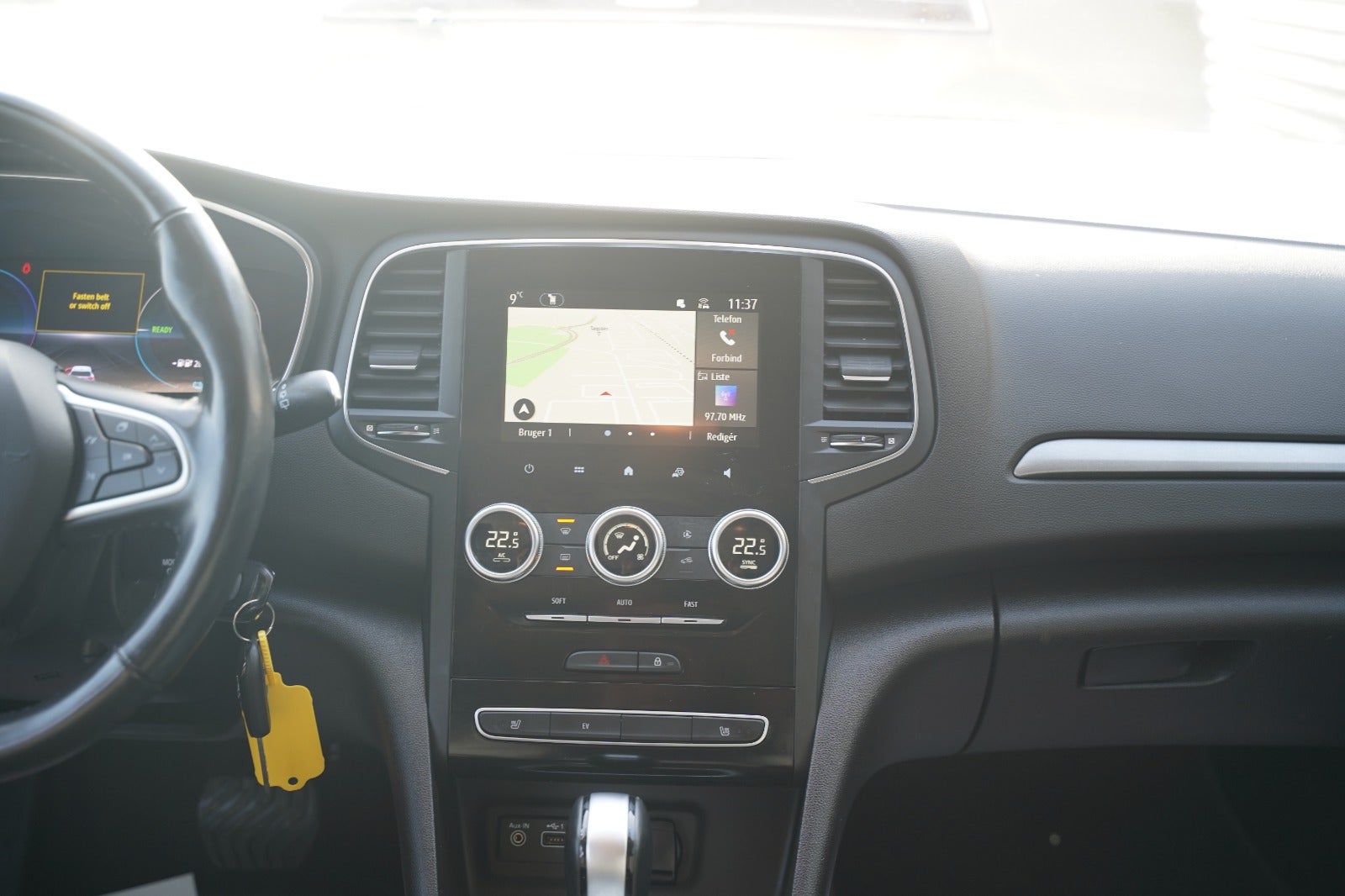 Billede af Renault Megane IV 1,6 E-Tech Zen Sport Tourer