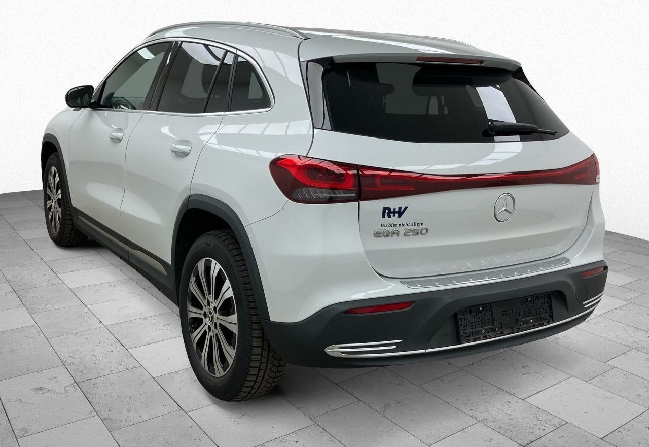 Mercedes EQA250 Electric Art