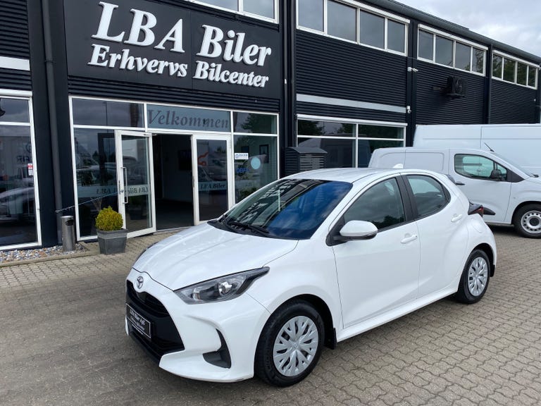 Toyota Yaris Essential Comfort Van