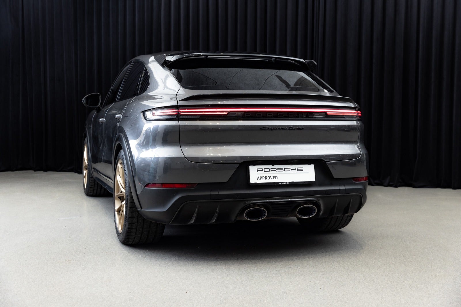 Gallery image 7 of 18