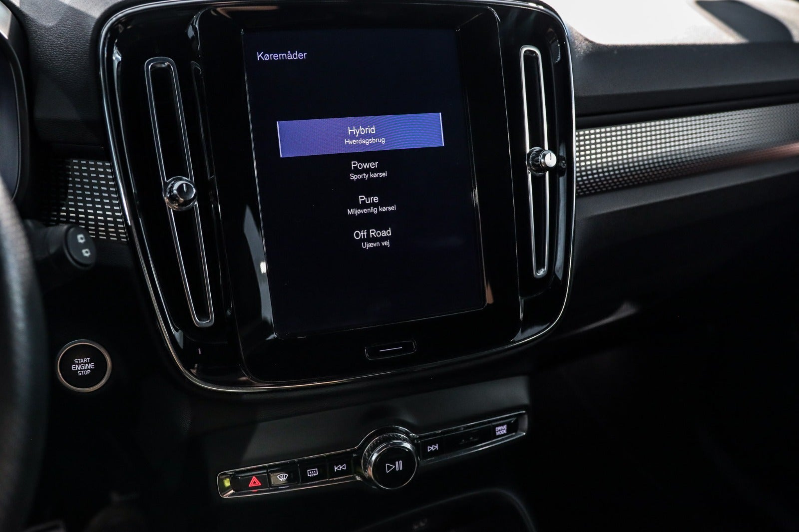 Billede af Volvo XC40 1,5 T4 ReCharge R-Design aut.