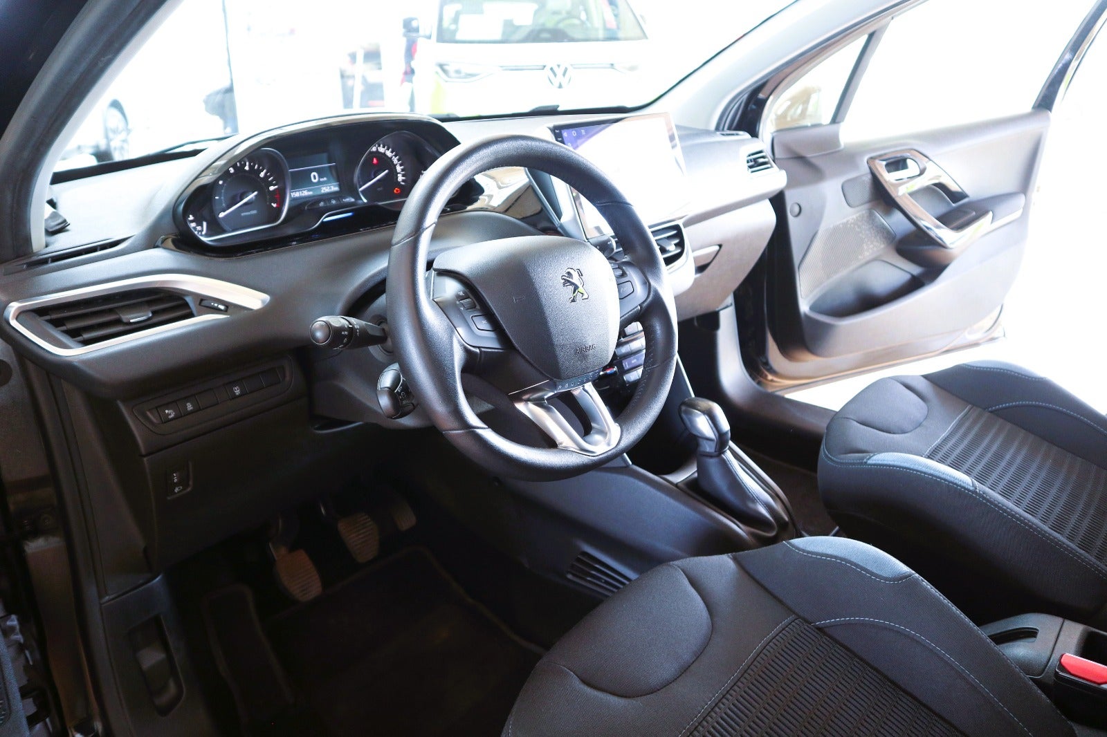 Billede af Peugeot 208 1,2 VTi Allure Sky